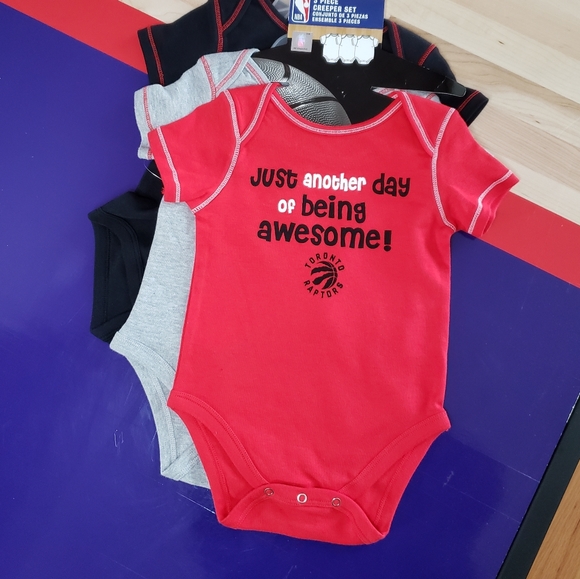 NBA Toronto Raptors Infant 3-piece Creeper Set 3-6 mths - Picture 2 of 9